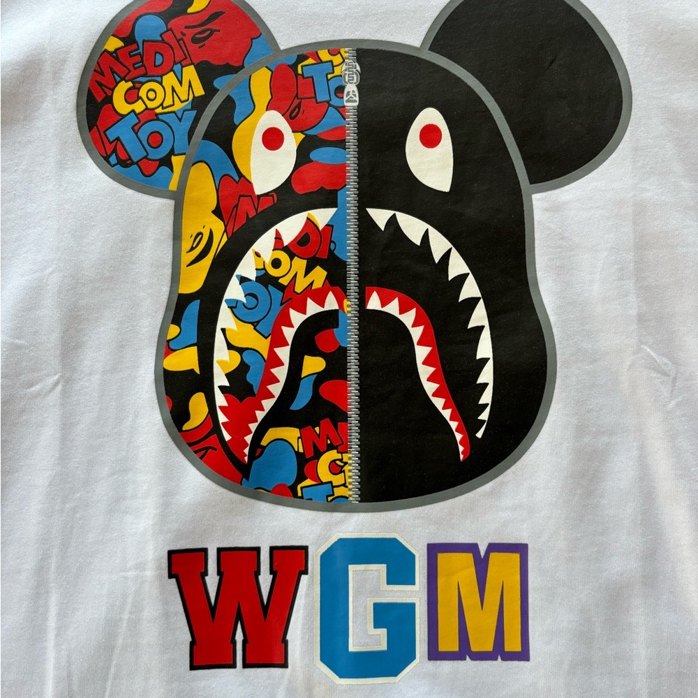 Bape x Medí com Toy White Tee